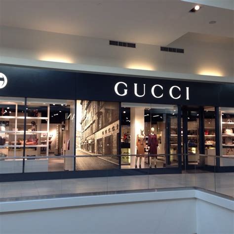 where are gucci outlets located.